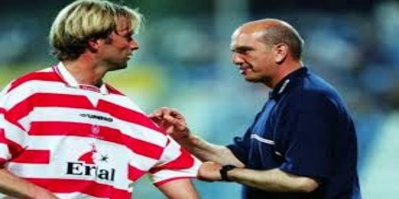 深度分析：中场绞杀与战术博弈- 九游娱乐